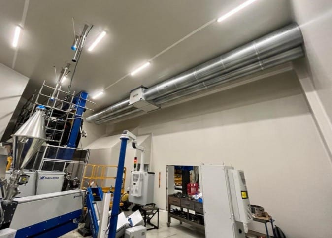 Instalacija Sintra cevi ispod plafona u farmaciji